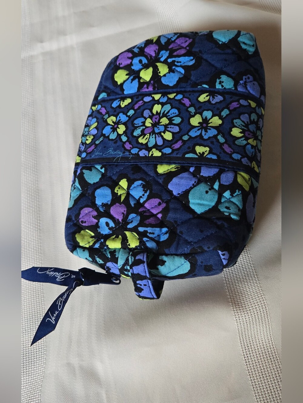 New Vera Bradley Zip Quilted Floral Cosmetic Pouch - Picture 3 of 6